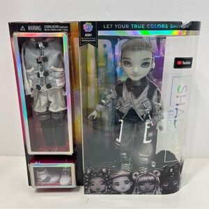 SHADOW HIGH DOLL ASH SILVERSTONE series 1 doll NWT NRFB 2021 RAINBOW HIGH MGA